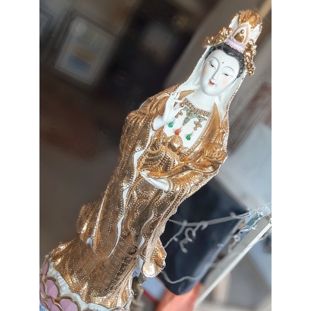Vintage Chinese Guanyin Kwan-yin Statue Porcelain Sitting On Lotus Gold Gilt